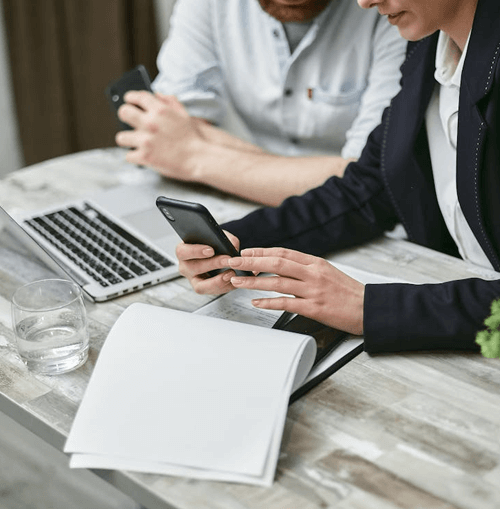 Spot +7V Nerado illustrazione del team di supporto